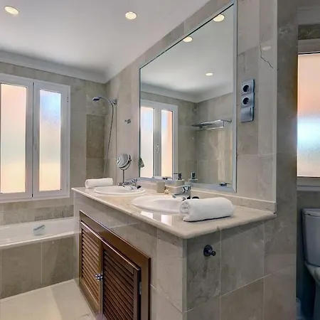 Stunning 2 Bedroom In Aloha Hill Club Apartment Marbella