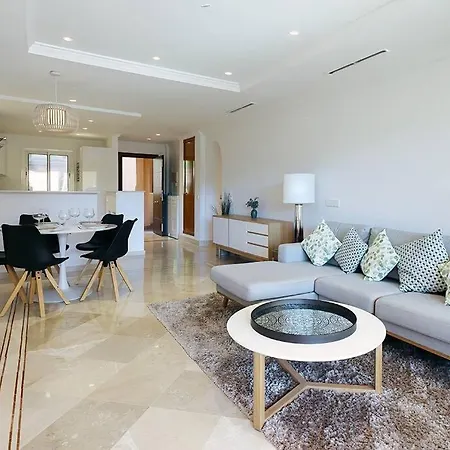 Stunning 2 Bedroom In Aloha Hill Club Apartment